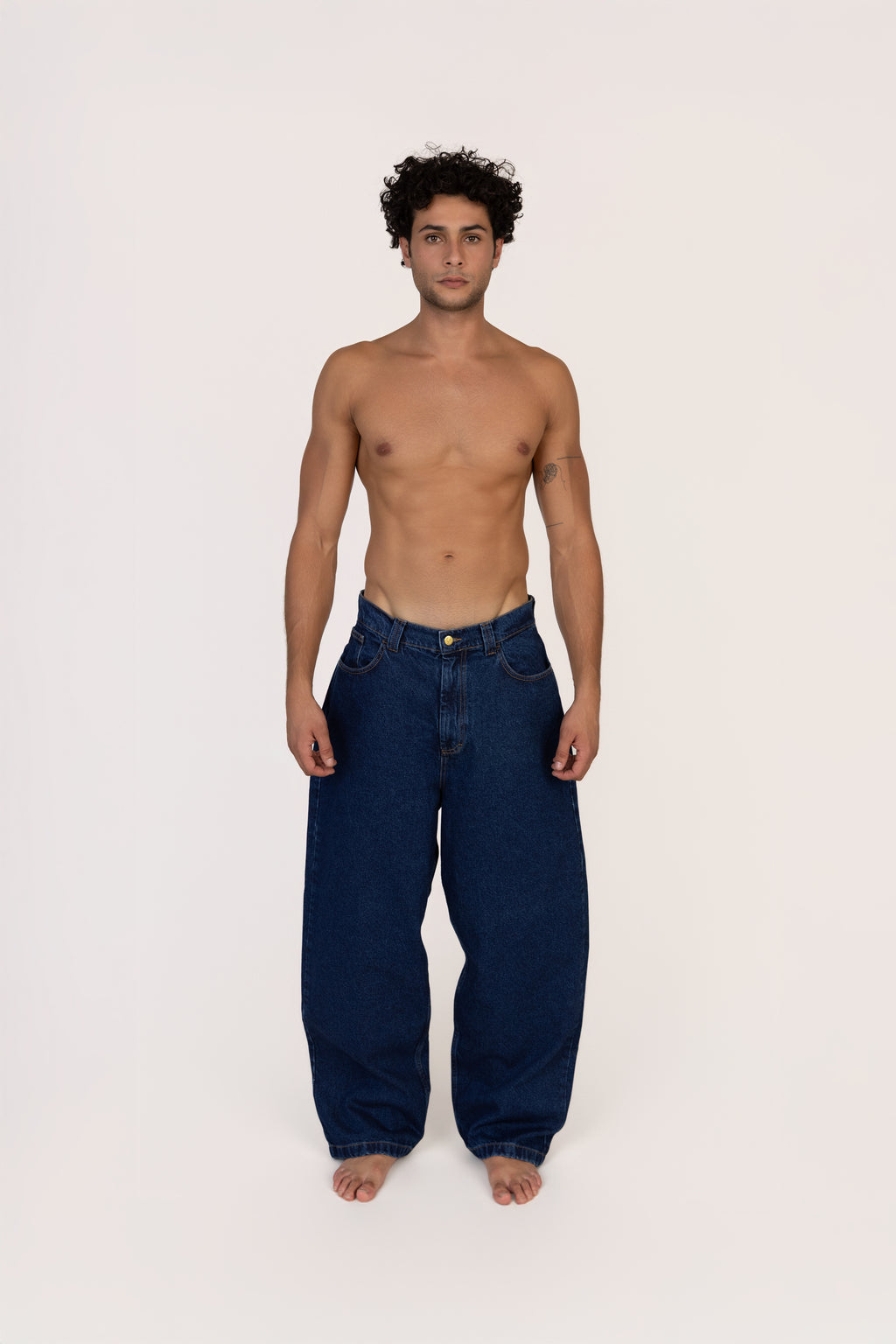 C008 BAGGY JEANS